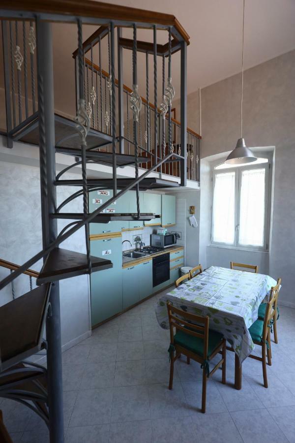 Laura House Apartment เนเปิลส์ ภายนอก รูปภาพ